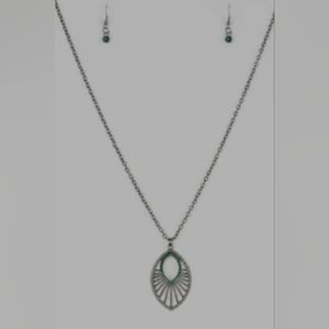 Court Couture - Green Necklace